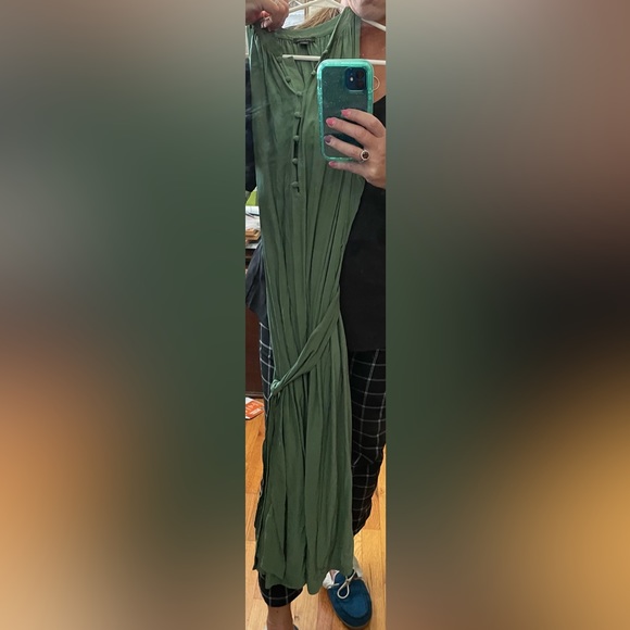 Dress - Picture 4 of 4